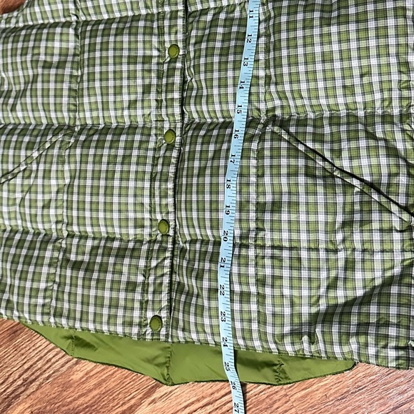Lands Ends Green Puffer Vest Size Medium - Picture 8 of 9